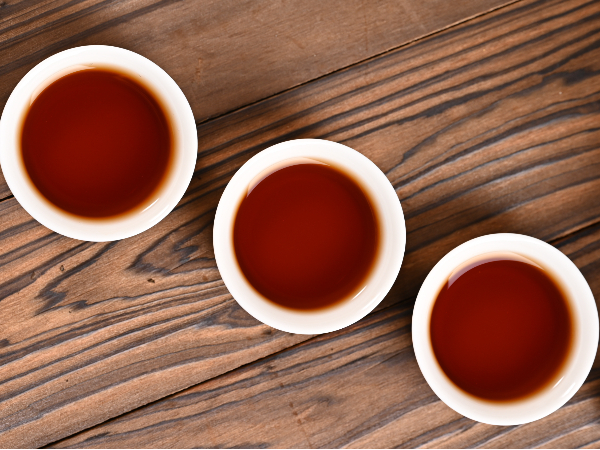 三款最適合秋天飲用的茶？秋天適合喝什么茶-葉片情茶業(yè)